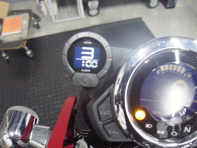 DAX125のクロック＆ギアポジションメーター 作動 : バイクの横輪