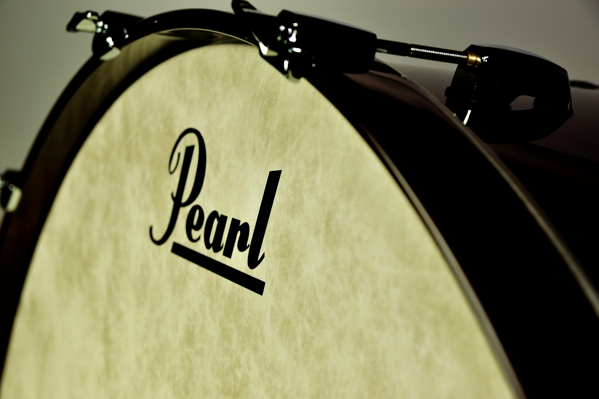 ゴージャスなルックスを備えたコンサートバスドラムをご紹介