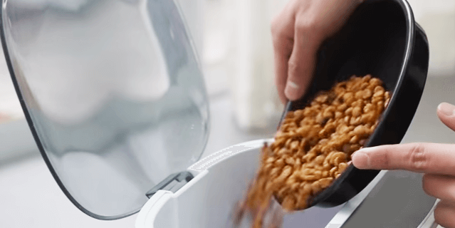 カメラ付き自動給餌器カリカリマシーンSP スマホで遠隔操作！