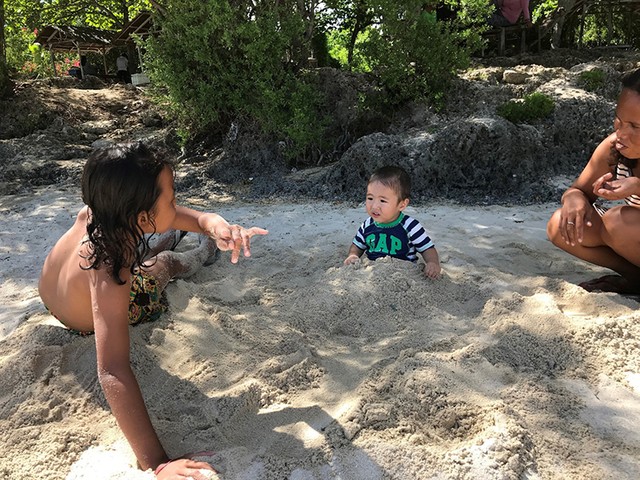 授乳中でもレジャー満喫 フィリピンで島巡りボートの船長が教えてくれ