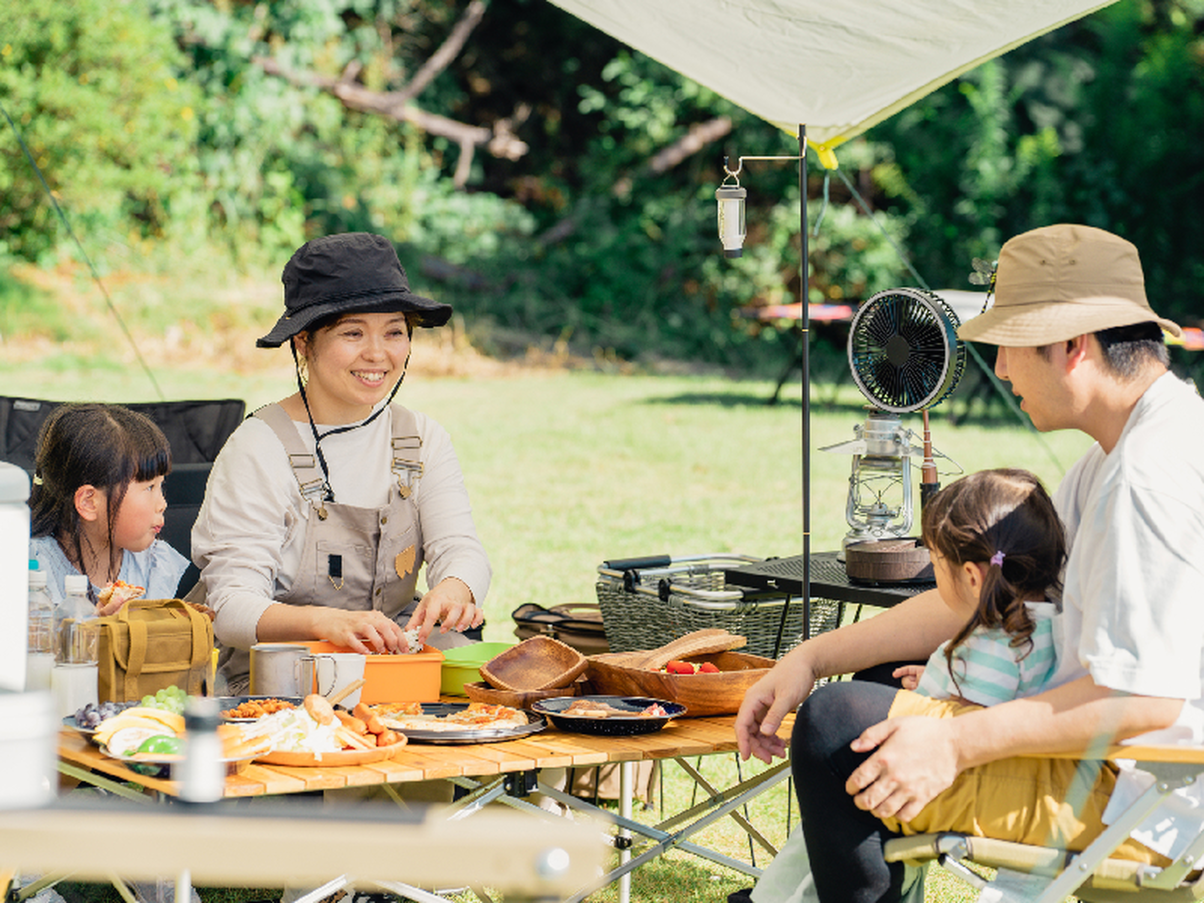 Coleman コールマン フォールディングテーブル 三つ折り BBQテーブル