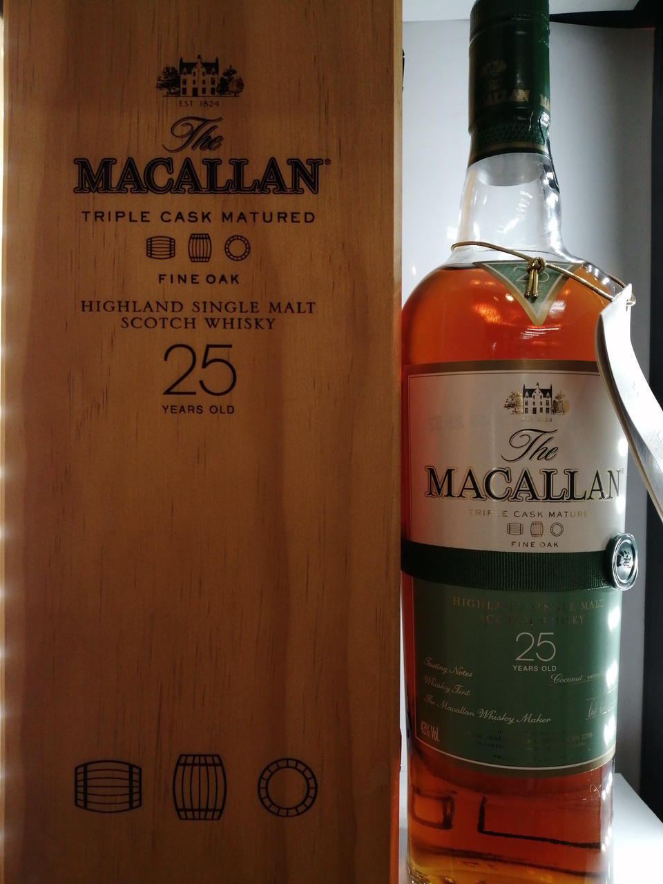 マッカラン 25年 空き瓶 木箱付き マッカラン 25年 木箱 | 金・ダイヤ