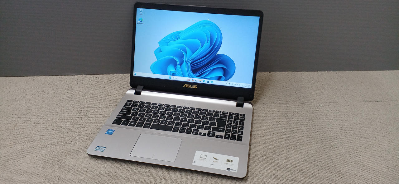 ASUS MAVIS 12 ノートPC シルバー ASUS MAVIS 12 ノートPC シルバー