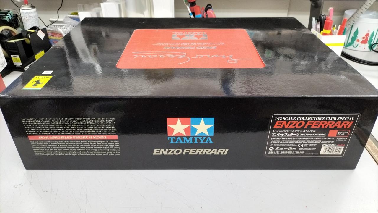 タミヤ 1/12 エンツォフェラーリ セミアッセンブルモデル (箱に難アリ