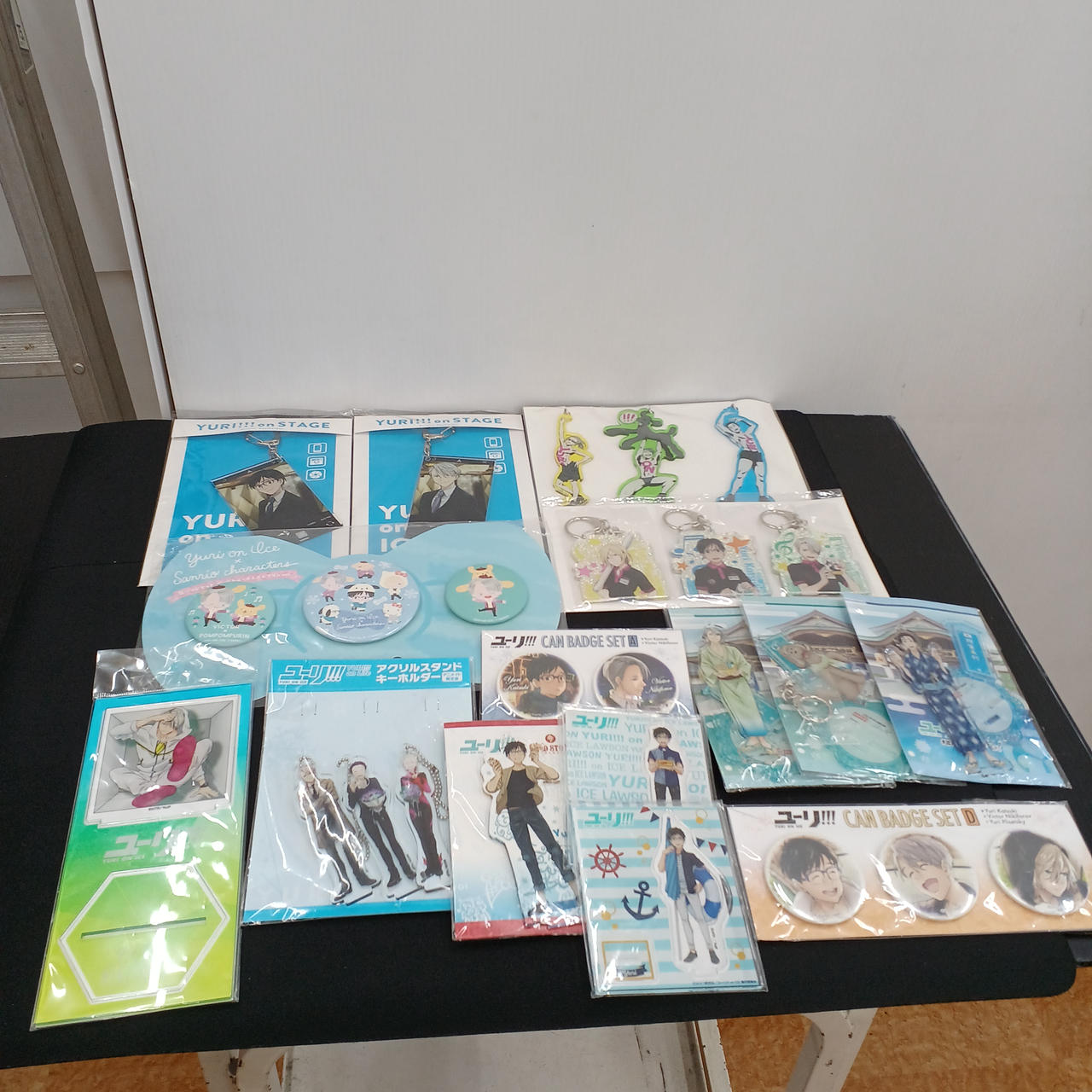 ユーリ!!!ON ICE グッズセット|【ハードオフ公式通販】オフモール
