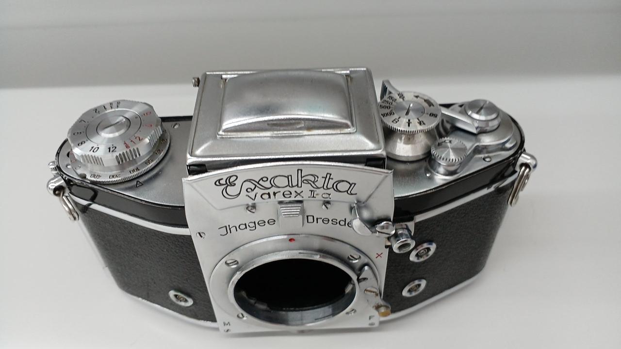 ま*く様 EXAKTA VX フィルムカメラ 50mmレンズ付き Exakta VX II a