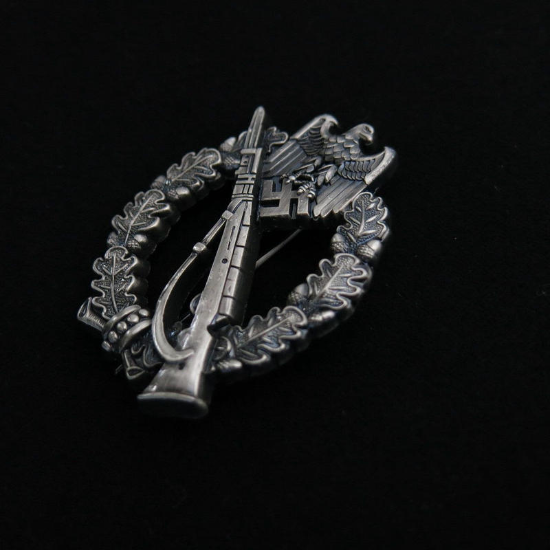 BWドイツ軍/連邦軍＊1957年制定＊1918海軍戦傷章・黒章（実物）