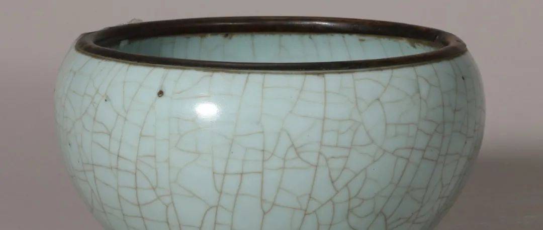 中国古玩 宋時代 定窯白磁魚紋大皿 直径約30cm 木箱付