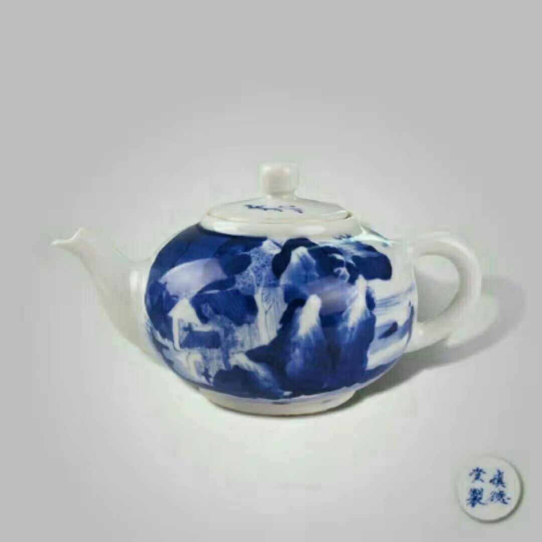 中国青花山水人物文小壷CR6412E