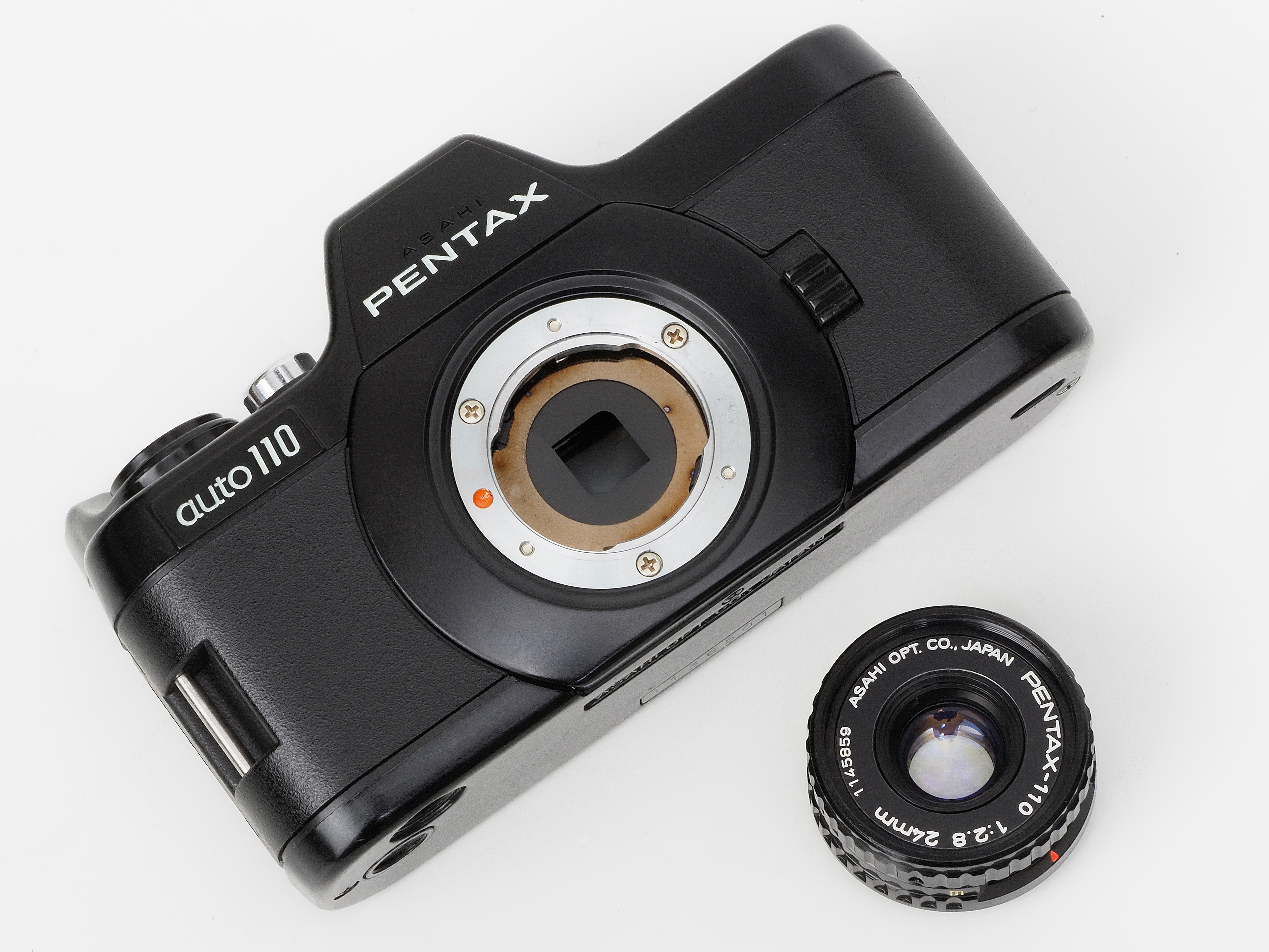 ペンタックス PENTAX AUTO110 赤城耕一：第18回 デザイン的必然性と思想を宿す正統派<br/>“一眼レフ
