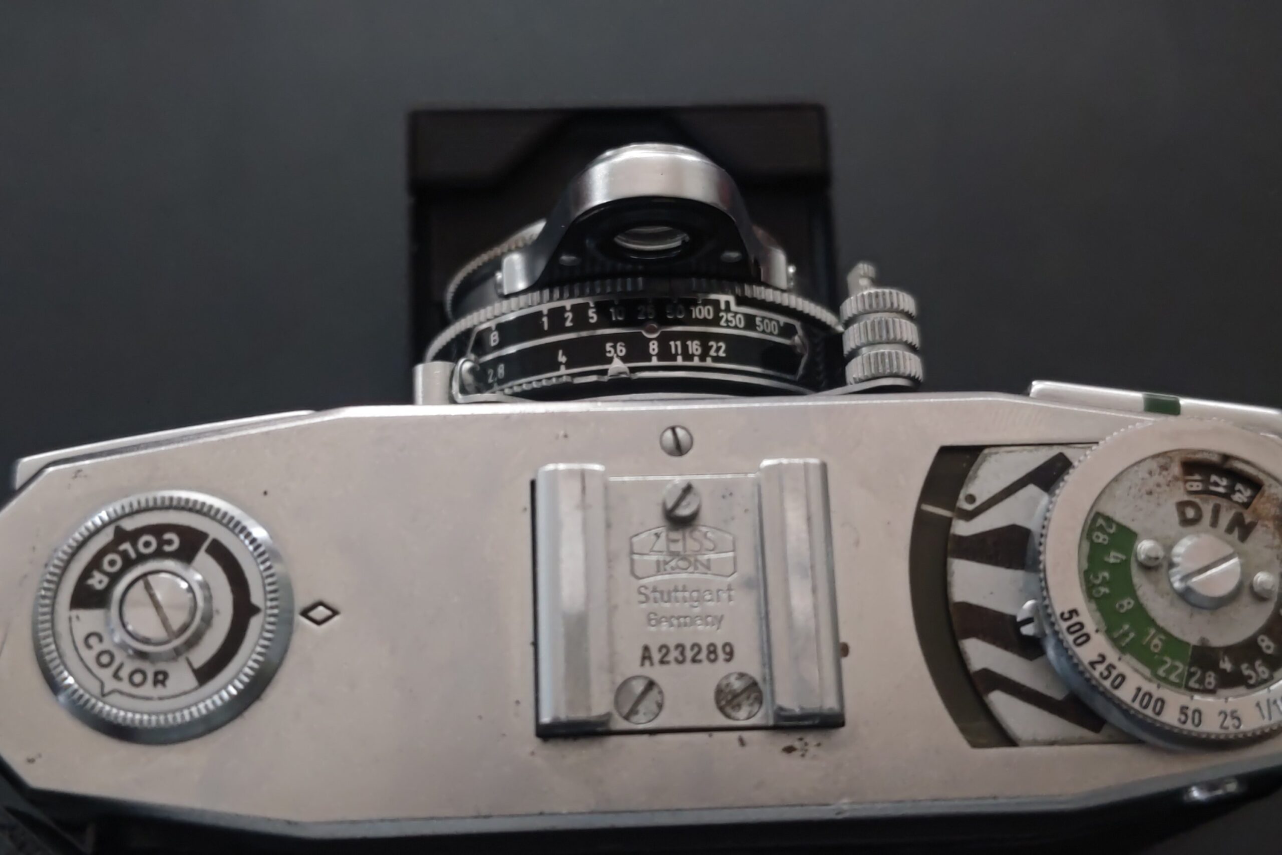 伯爵夫人」と呼ばれるカメラ「Zeiss Ikon Contessa 35」 - PHOTOWALK