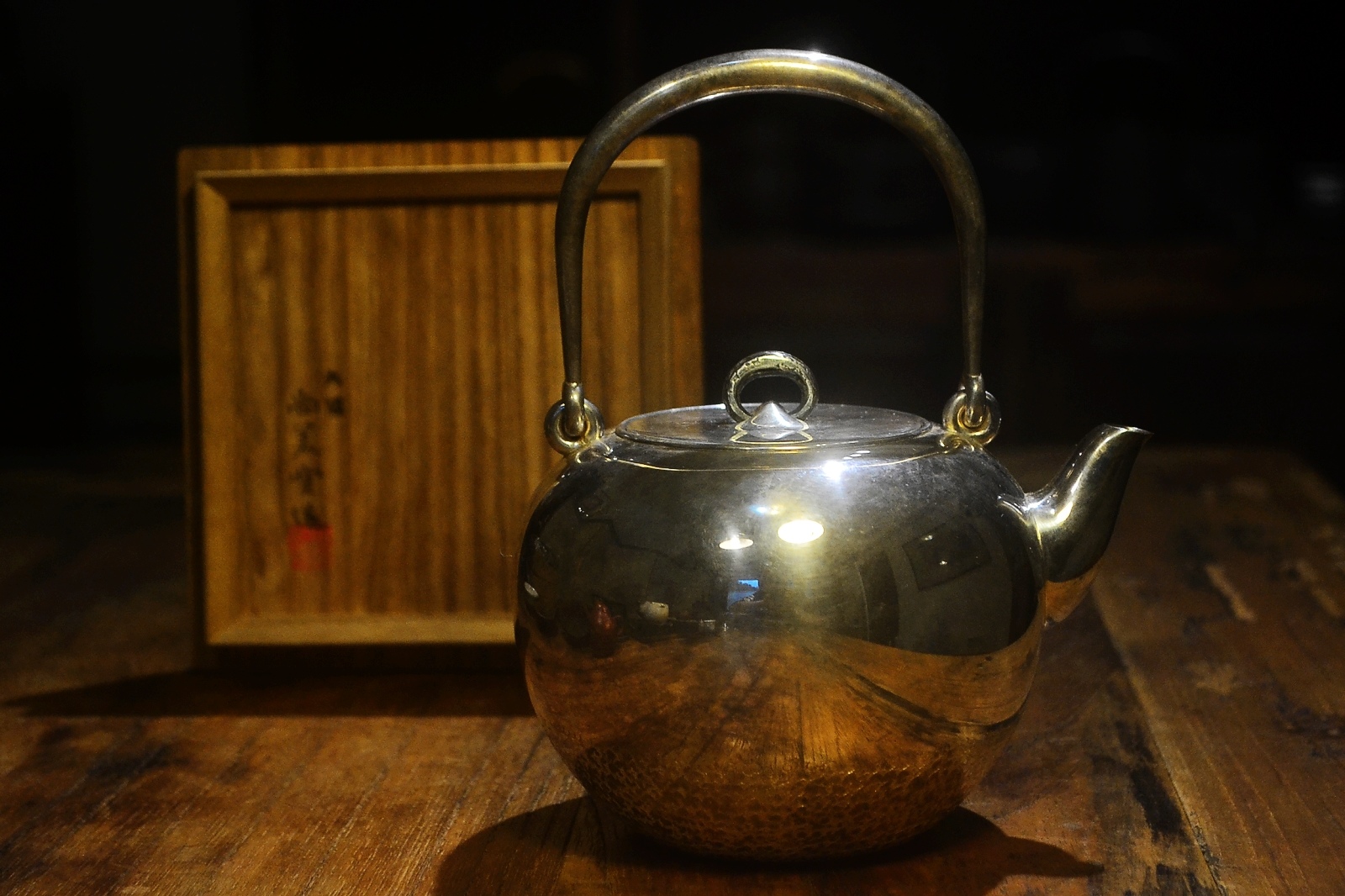 日本皇家御用尚美堂丸型銀壺