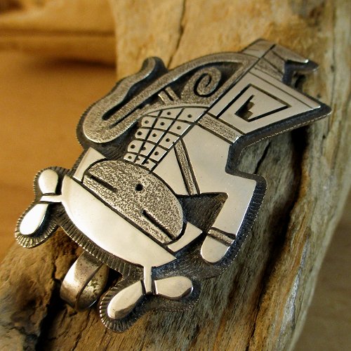 ホピ族：Berra Tawahongva コーンメイデンモチーフ ペンダント - PINE