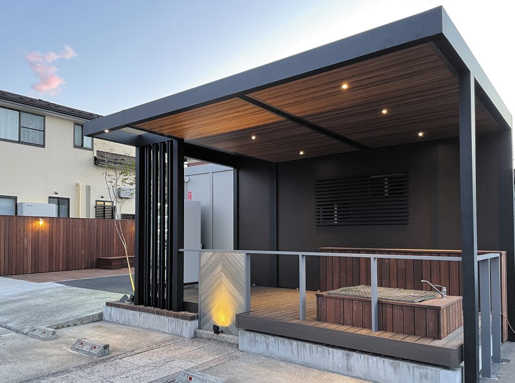 格子状木製ブラックパーテーション スラットデザイン 格子状木製