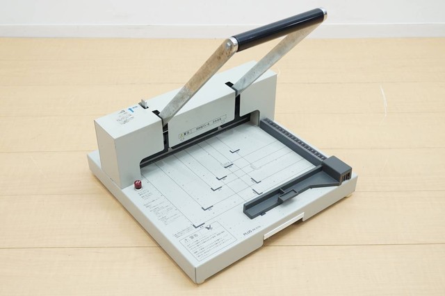 PLUS 裁断機 PK-513L 本の自炊作業1（断裁機 プラス PK-513Lの