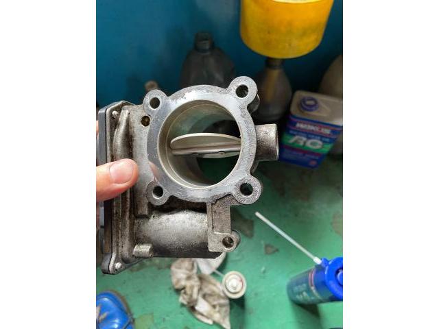 デリカD5 サクションチャンバー取付け スロットル カーボン除去｜グー