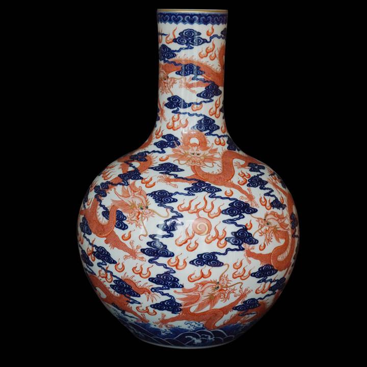中国古美術/青花赤龍紋天球瓶/ (底款:大清乾隆年製) 乾隆珍罕天球瓶