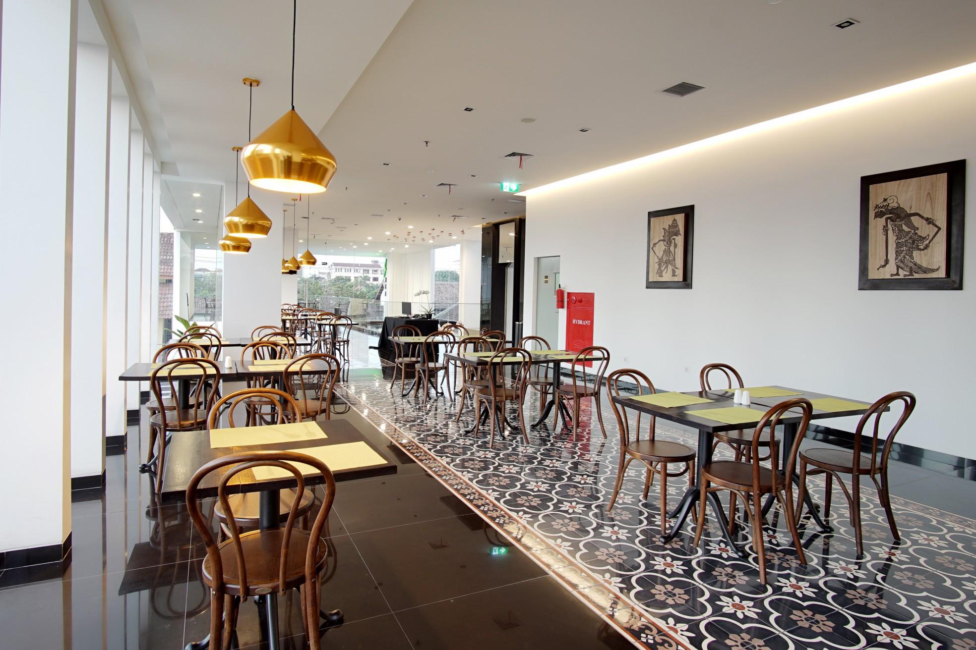 ジョグジャ Jogjakarta 5灯シャンデリア残1点 ジョグジャJogjakarta 5