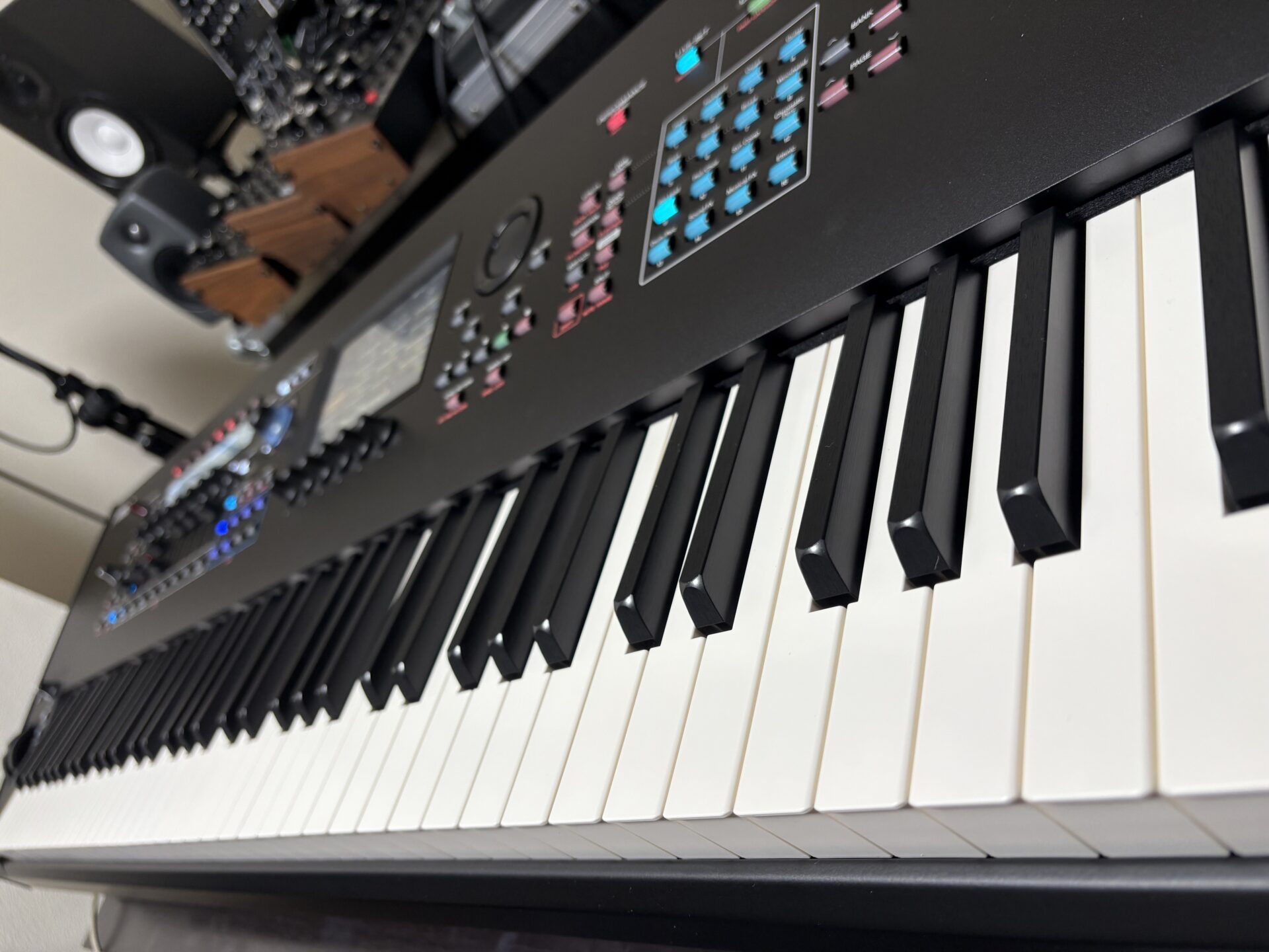 全てのキーボーディスト(兼DTMer)に最強におすすめのシンセサイザー