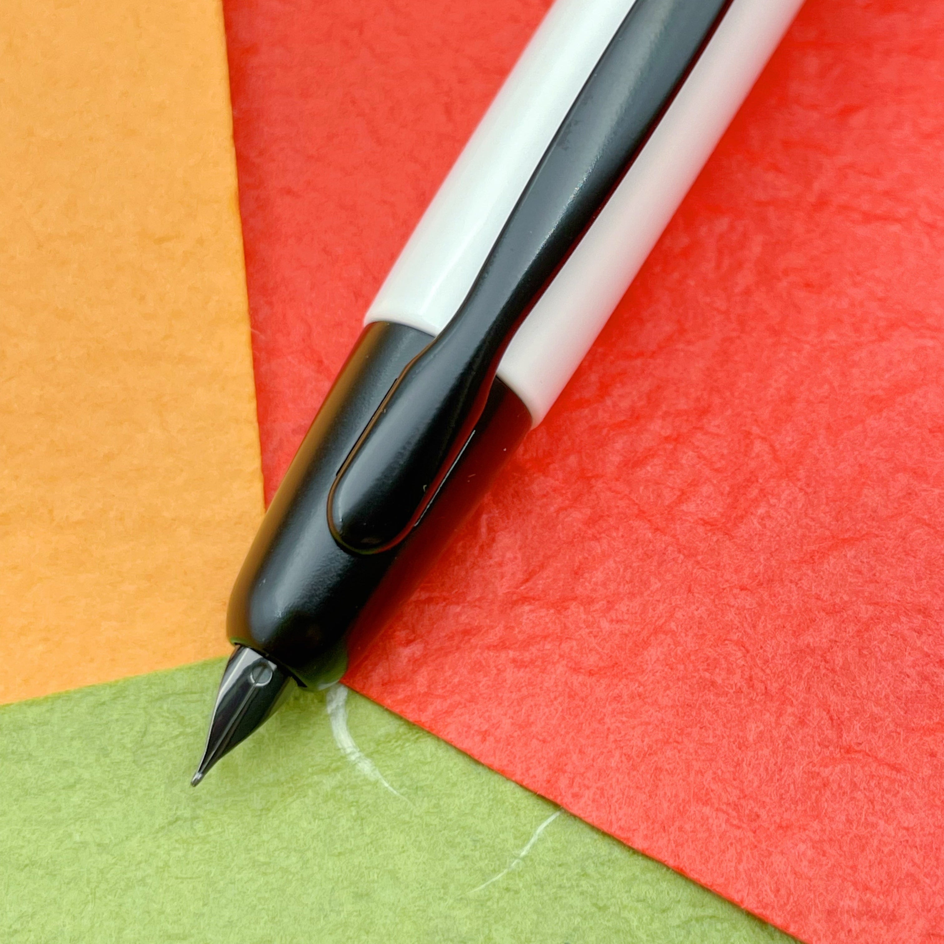 PILOT キャップレス 万年筆 海外限定 ホワイト＆ブラック – Poesie文具