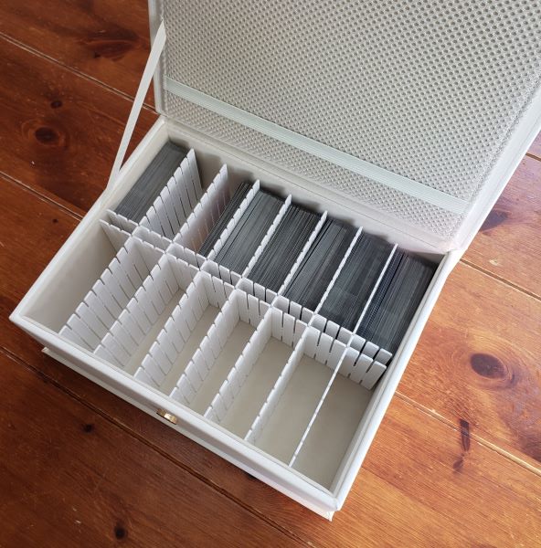 デッキケース 飾り棚 カードボックス マグネットローダーポケモン