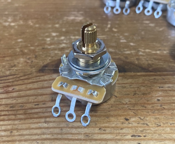 コンポーネントギター／サンバースト／ノイズレス処理＆オレンジ