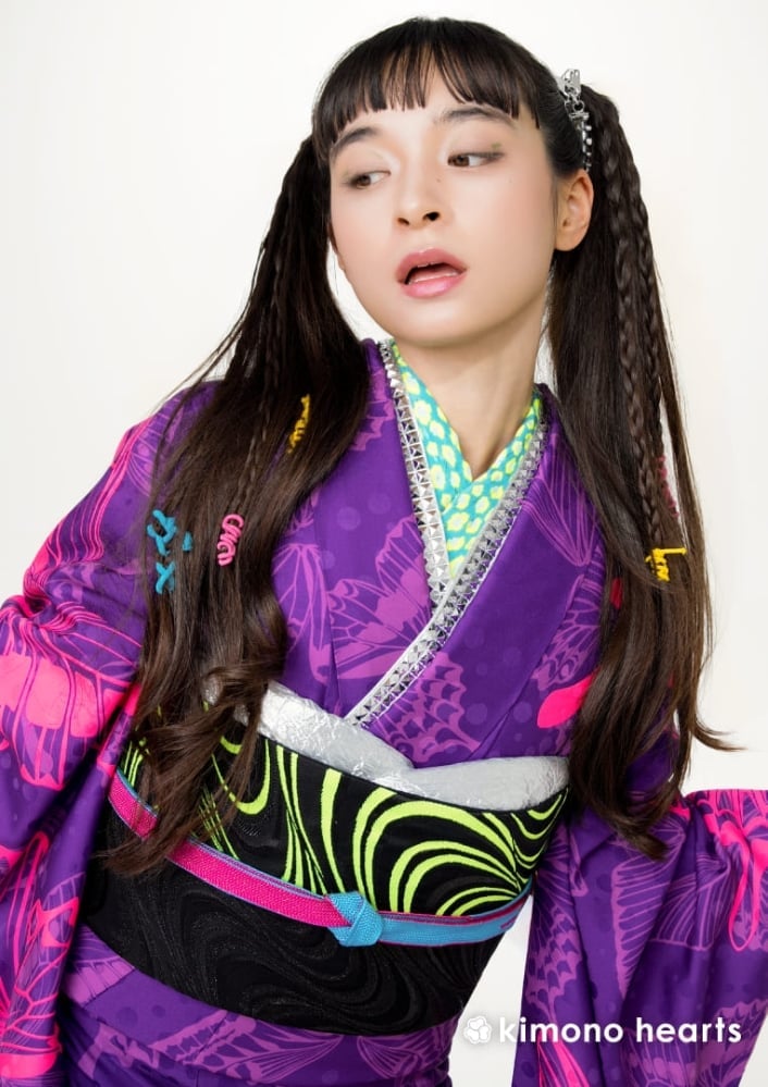 Street＆Co.】KH-556｜紫色にビビッドピンクの蝶々。個性派振袖で自分