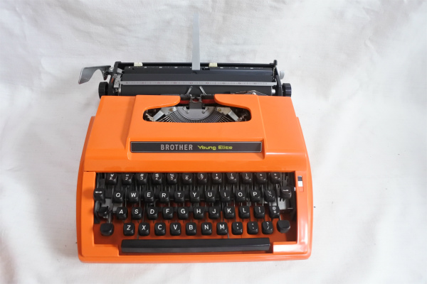 ビンテージ・アンティーク】BROTHER（ブラザー）Young Elite（ヤング