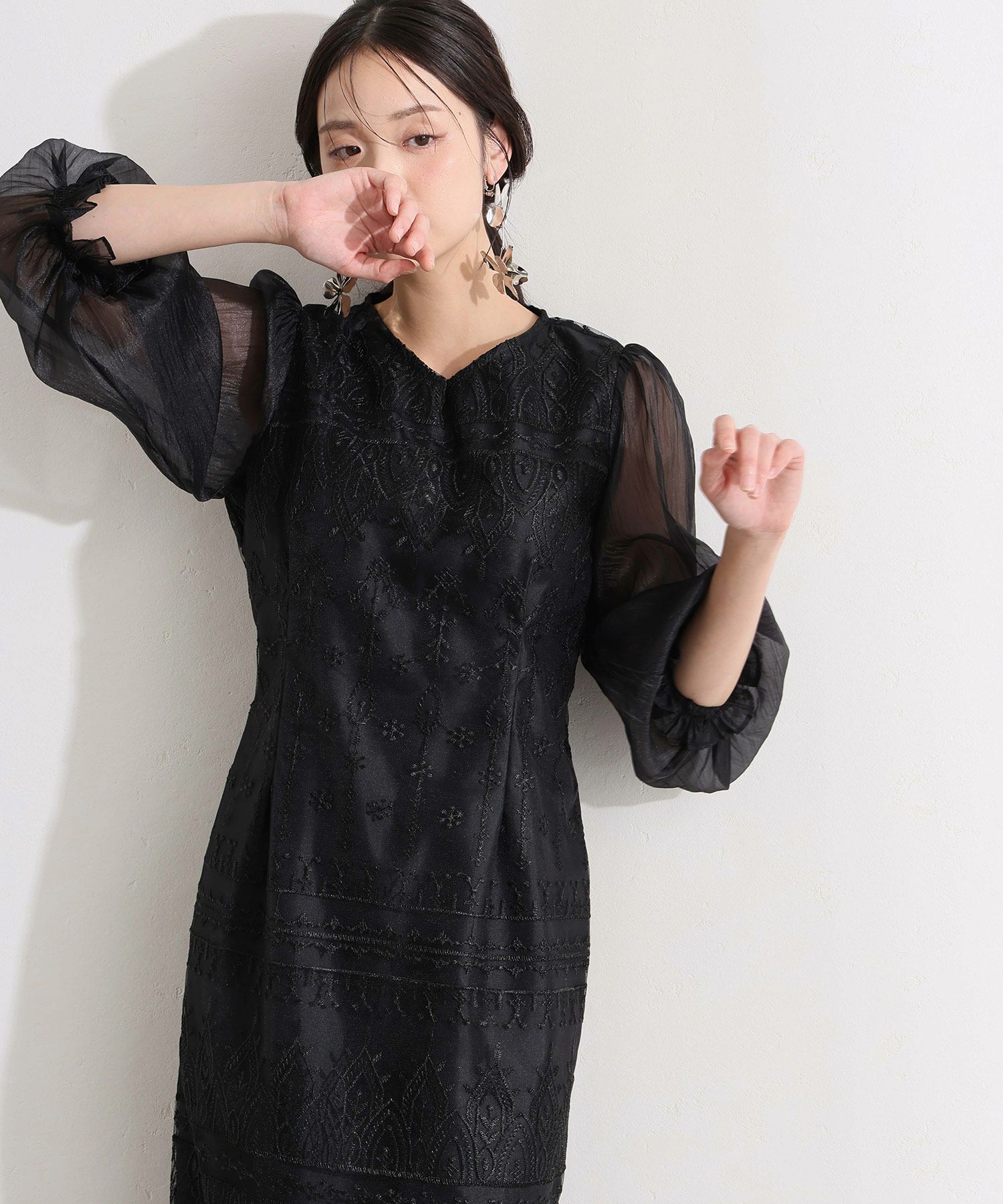 Vネック刺繍レースドレス | PourVous（プールヴー）パーティードレス専門店