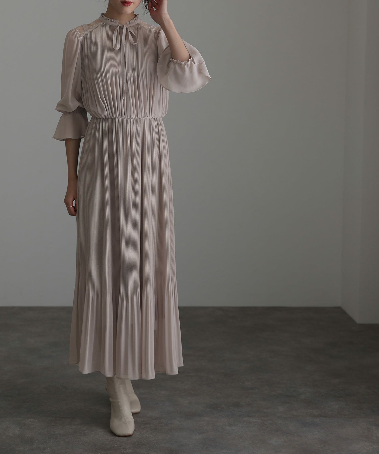 ショルダーレース切り替えシフォンプリーツワンピース