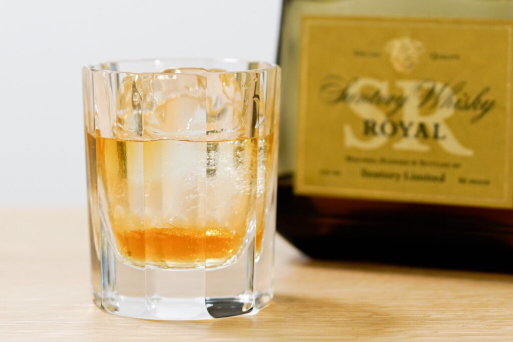 ローヤルSR 金枠響マーク】山崎15年モルトが使われた贅沢なウイスキー