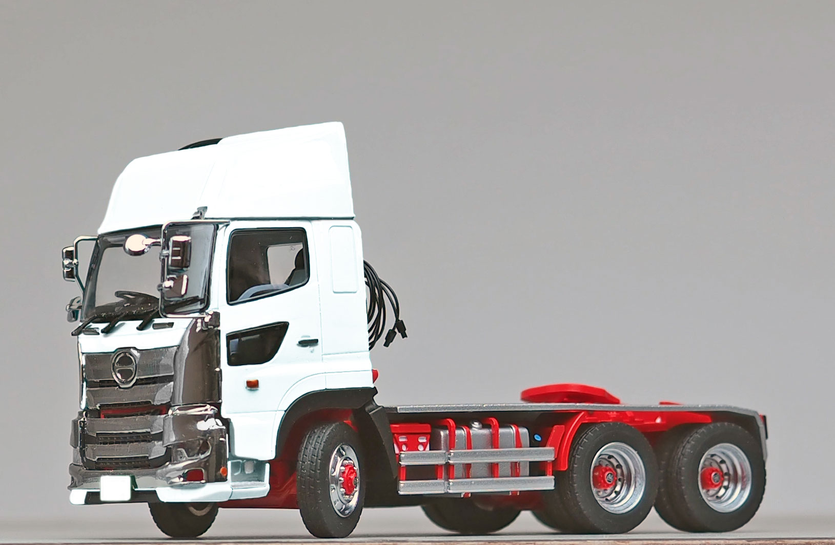 ケンクラフト 日野プロフィア SS 6x4トラクターとトレーラーセット