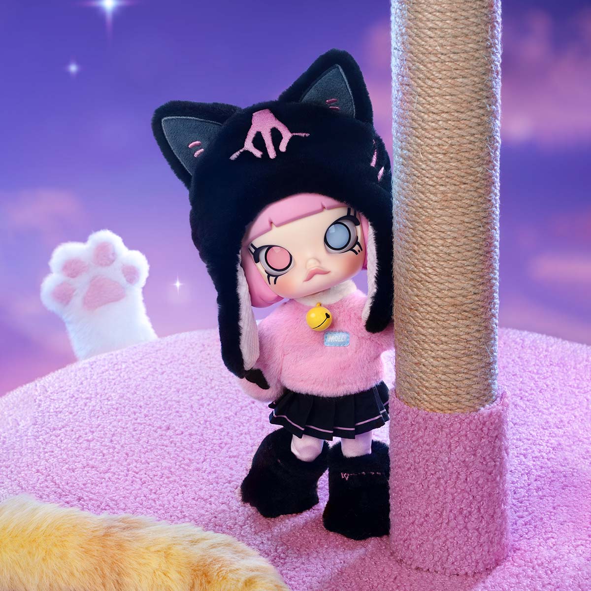 MOLLY Peekaboo 1/8 Action Figure - POP MART (Thailand)