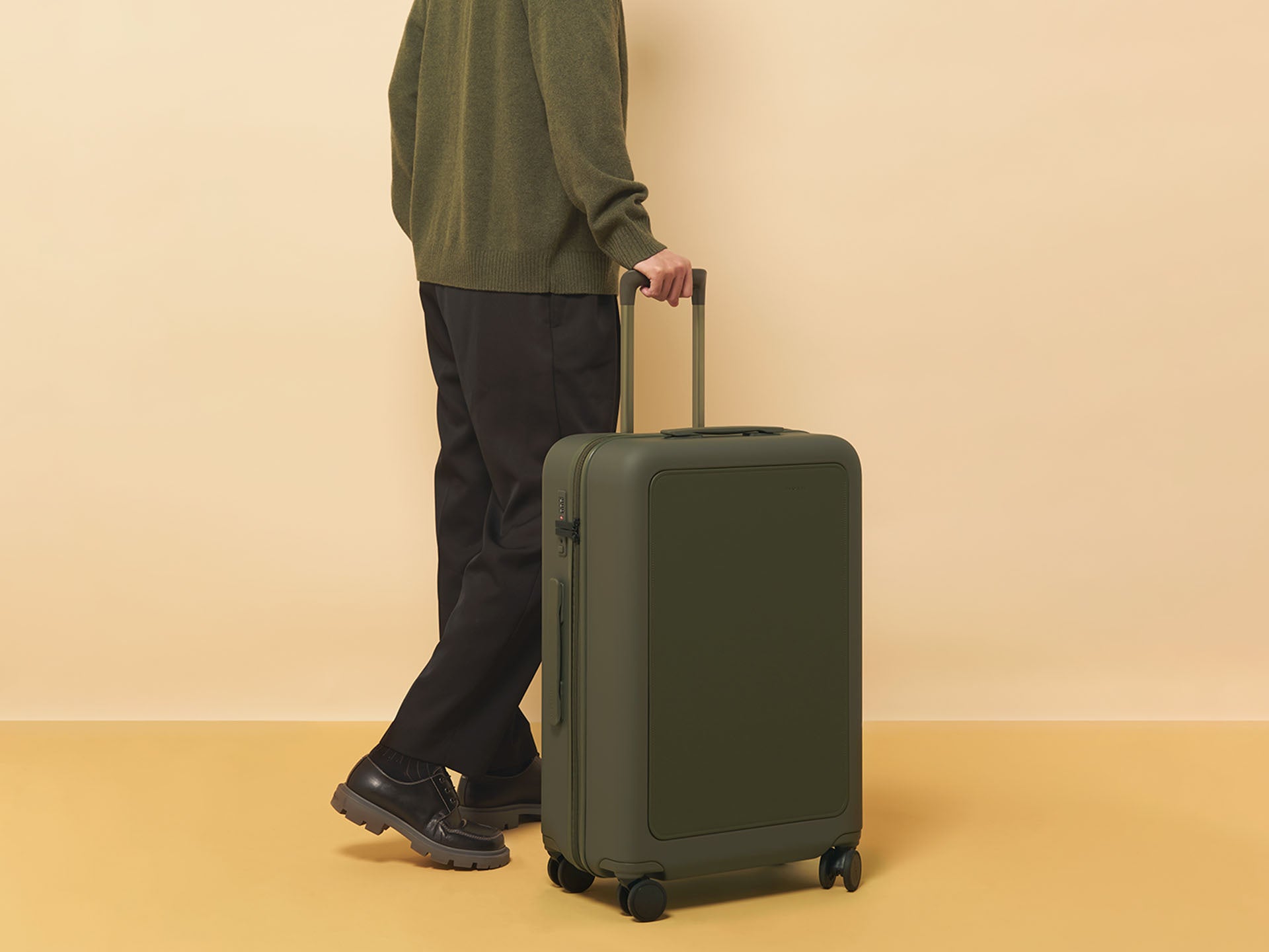 moln】人気のスーツケースに「Medium」サイズが新登場 | franky株式