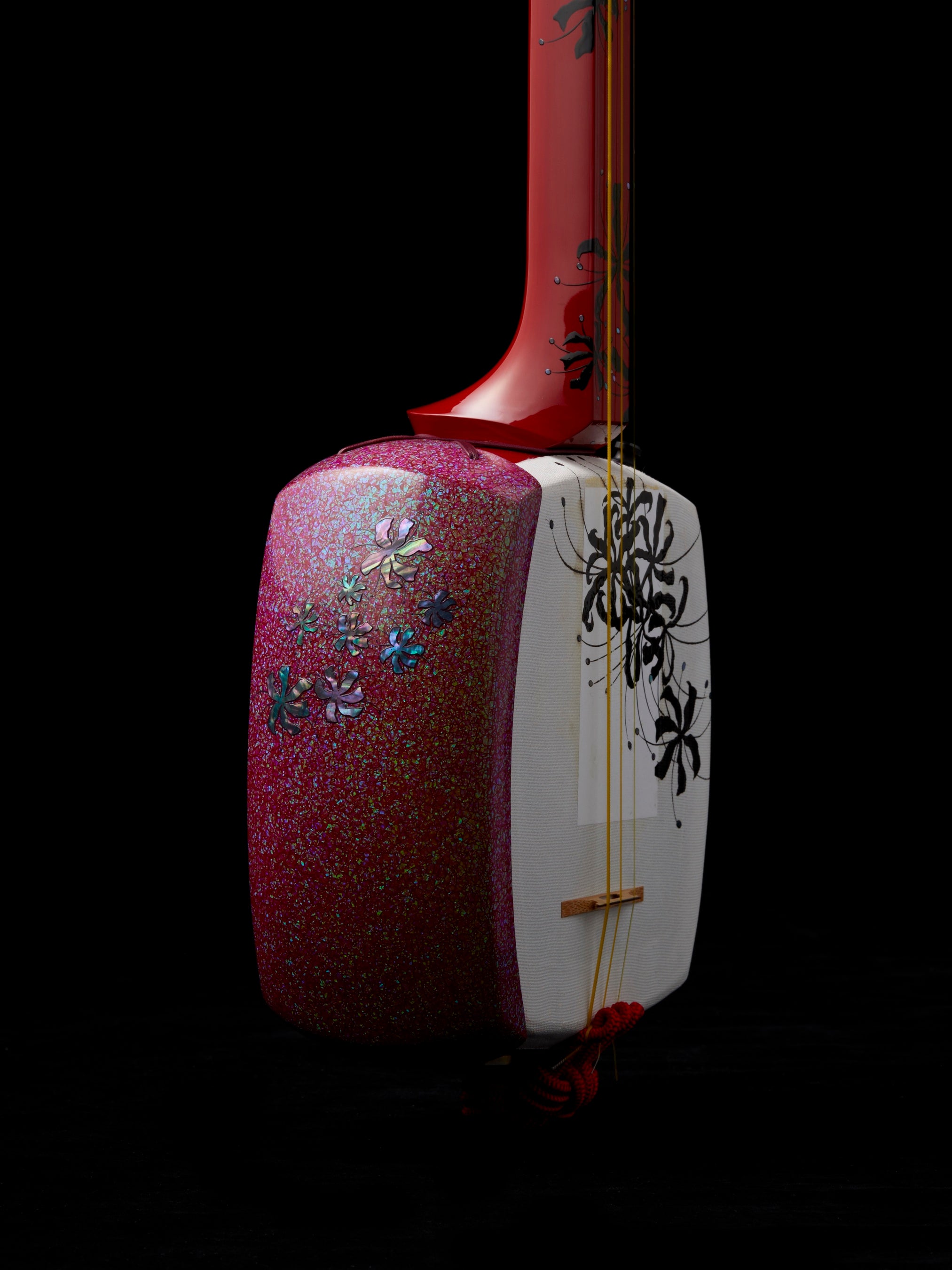 工芸と和楽器の融合。世界に一台のエレキ三味線がお披露目。 | 株式