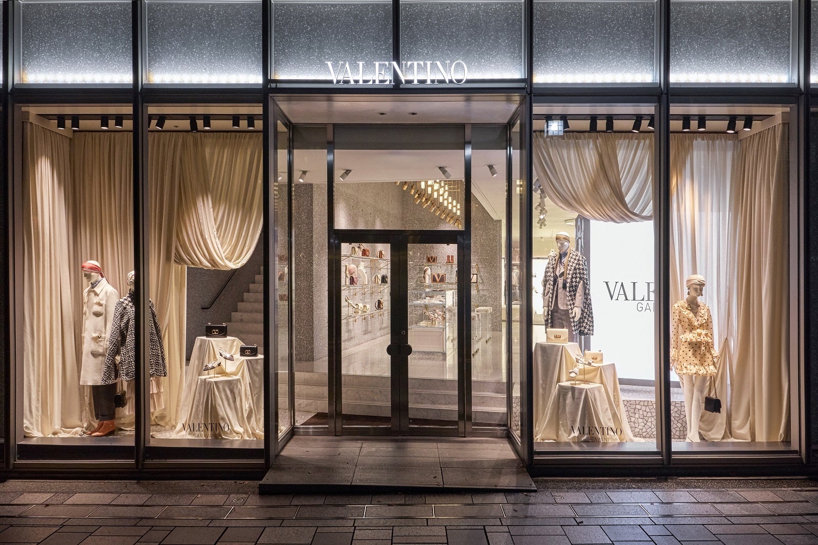 メゾン ヴァレンティノ2025年プレスプリング 'アヴァン レ デビュ