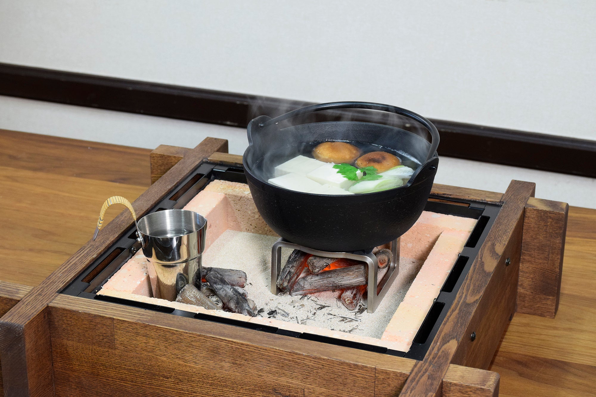 持ち運び簡単焼台囲炉裏 A portable hearth that matches the outdoors