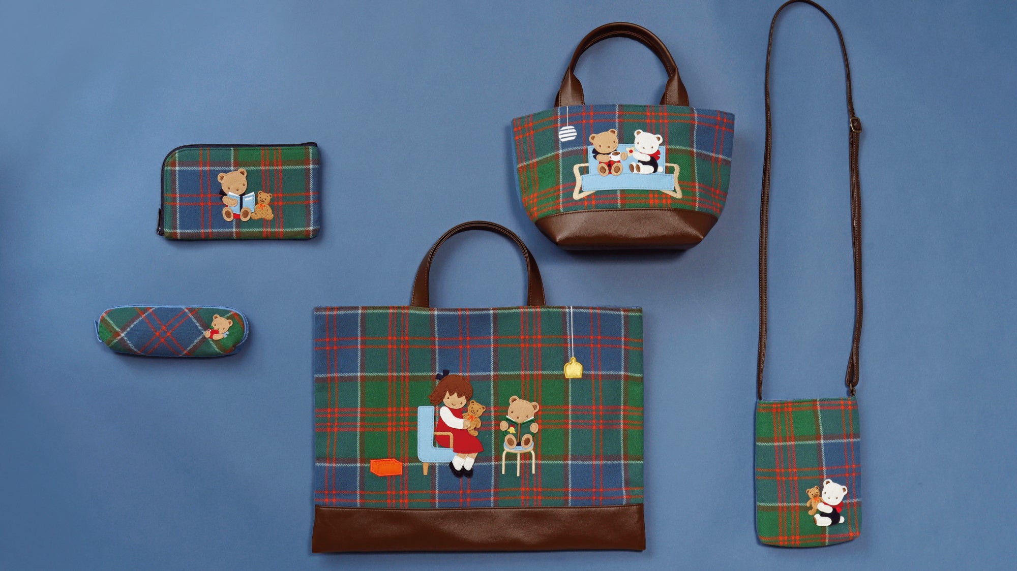 ファミリア「Christmas Collection 2023」 クリスマス限定カラーの