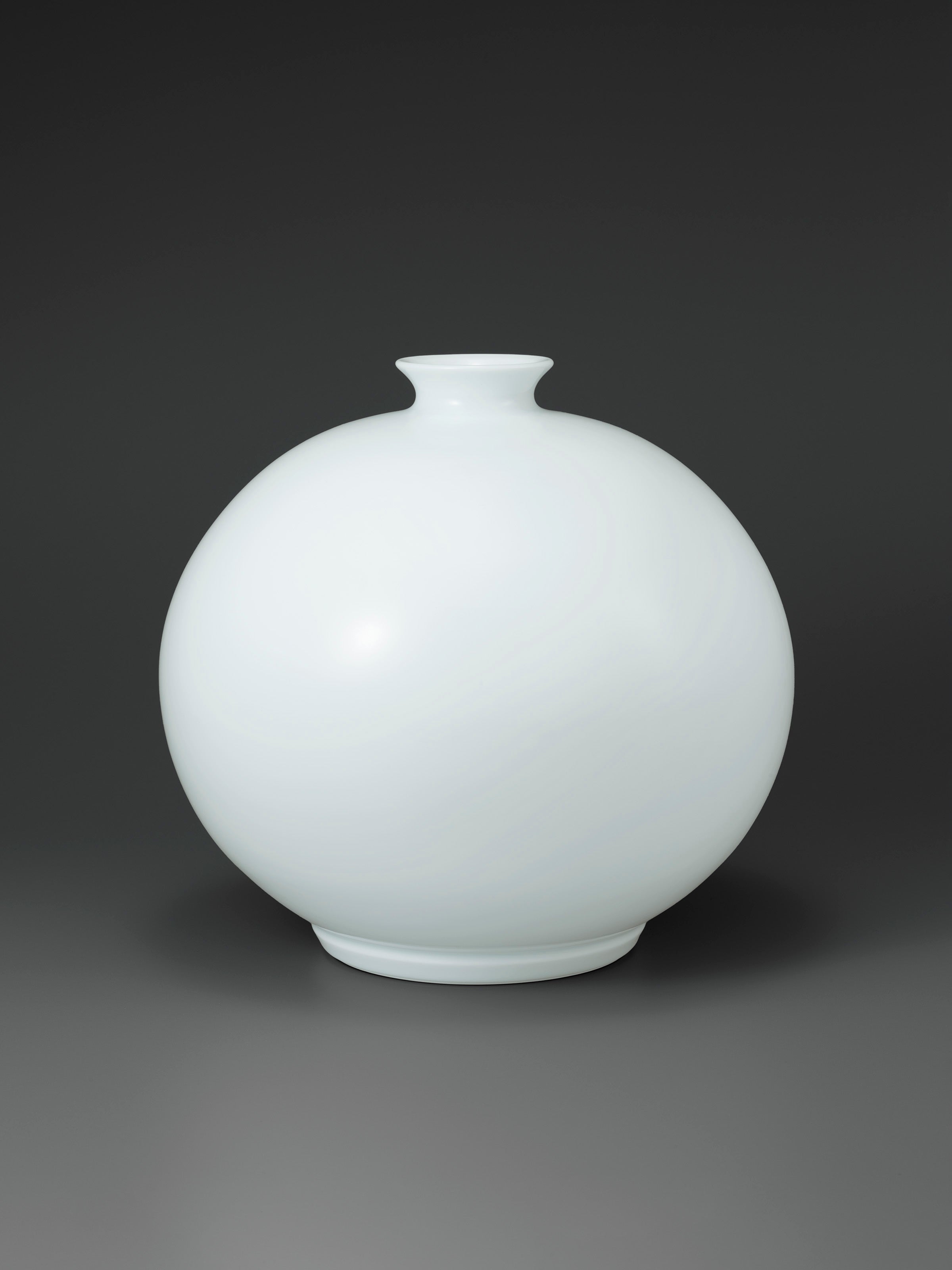 銀座・和光】「重要無形文化財保持者認定30周年 井上萬二白磁展 ー白き