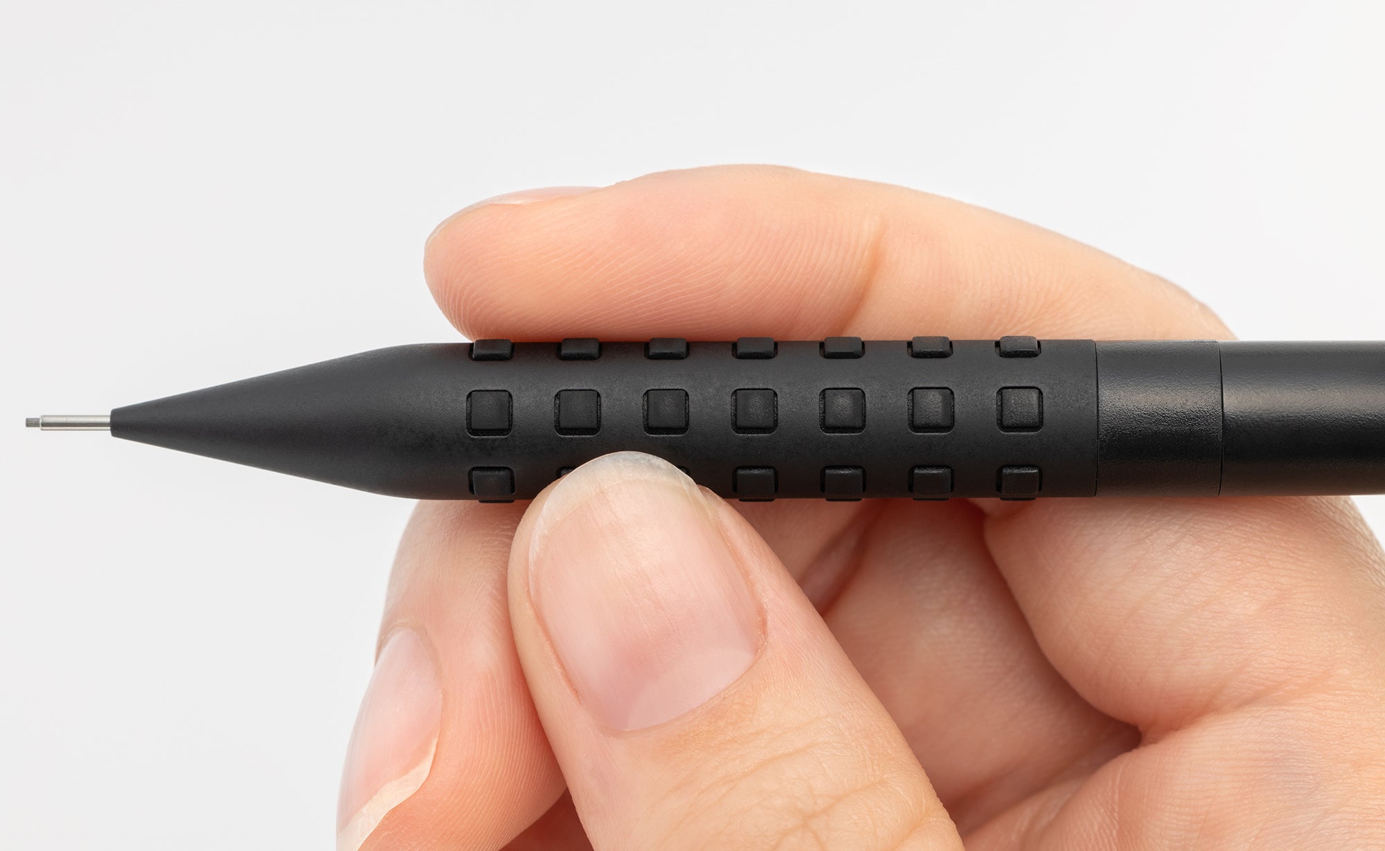 発売から35年、書く人に選ばれ続けるシャープペン「スマッシュ」が定番