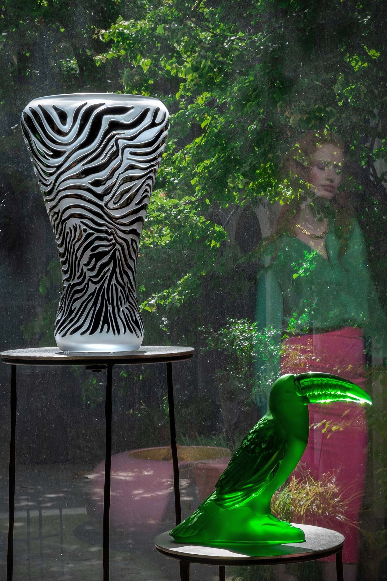 LALIQUE グリーン 花瓶 動物彫刻 ラリックの《アンプラント アニマル