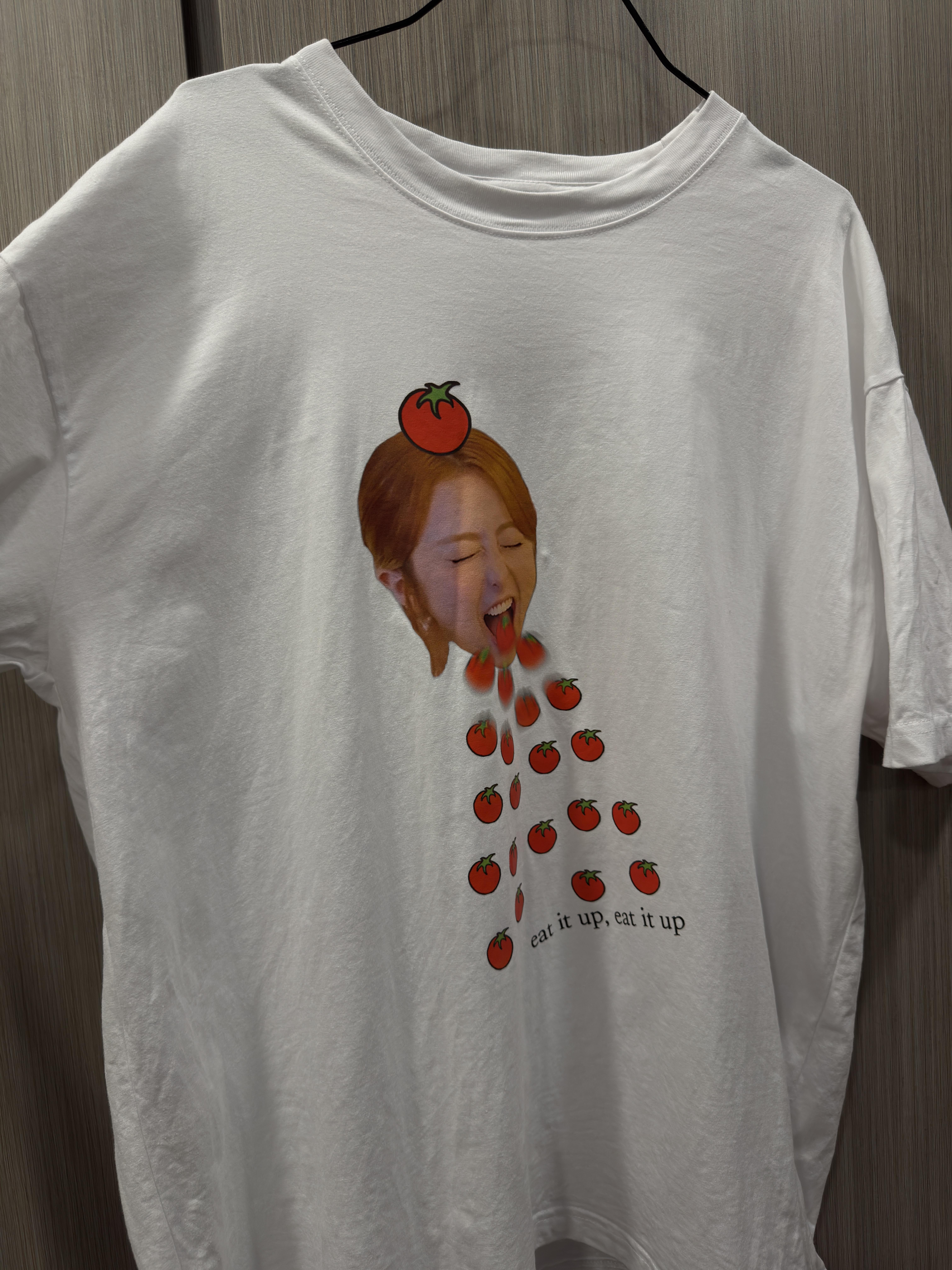 spaghetti tee came in!! : r/lesserafim