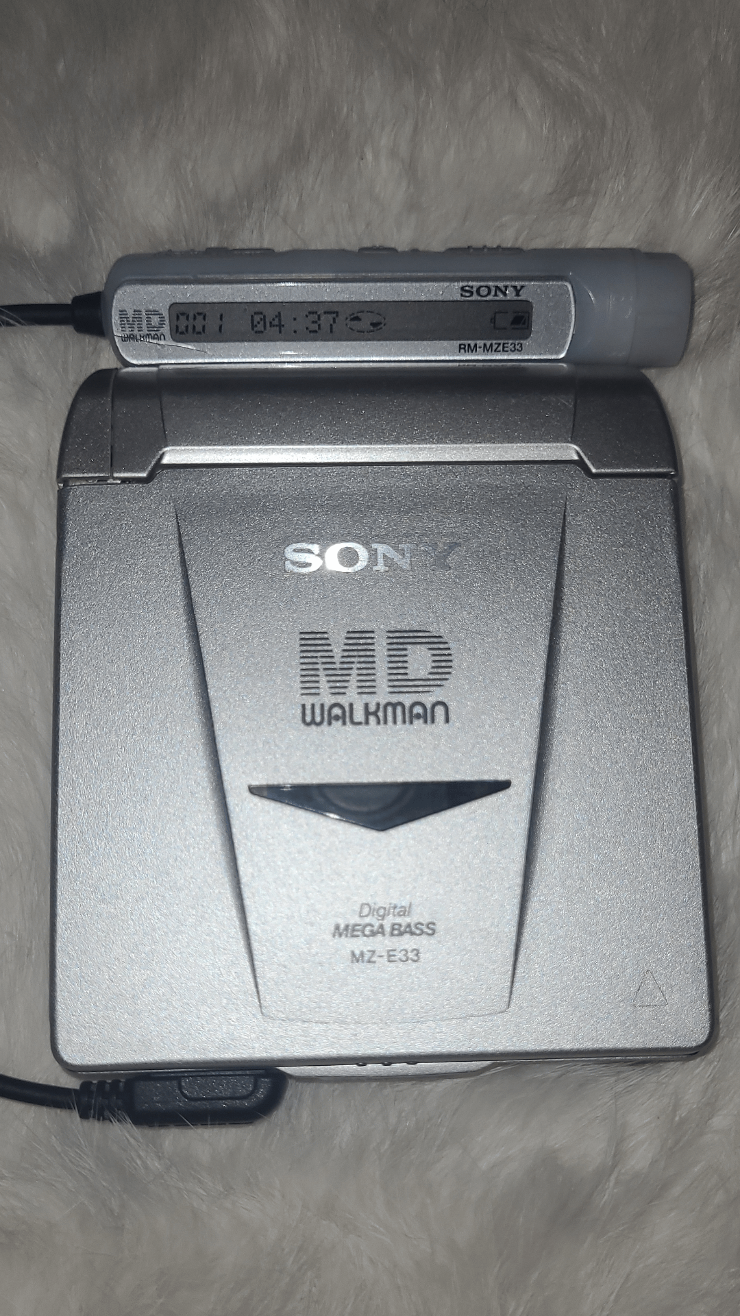 the-very-sexy-sony-mz-e33-v0-