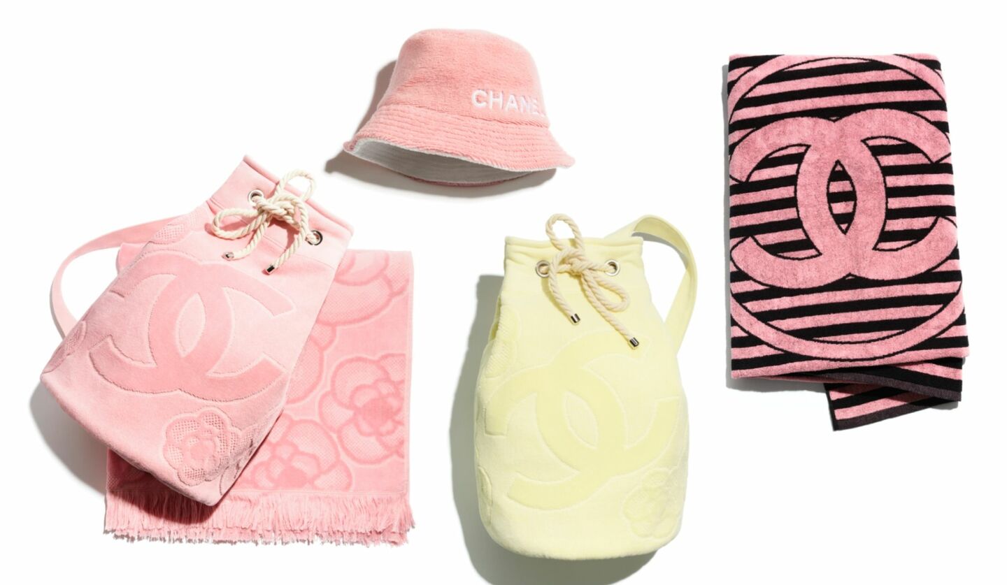 リゾートに連れて行きたい「シャネル」の夏アイテム｜ポップで上品な