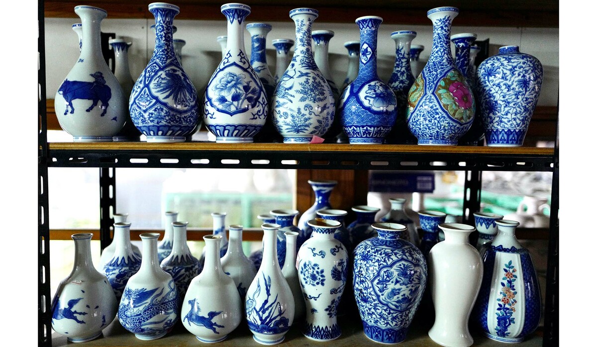 宮内庁御用達、日本で初めて磁器食器を皇室に納めた辻精磁社の瑞々しい