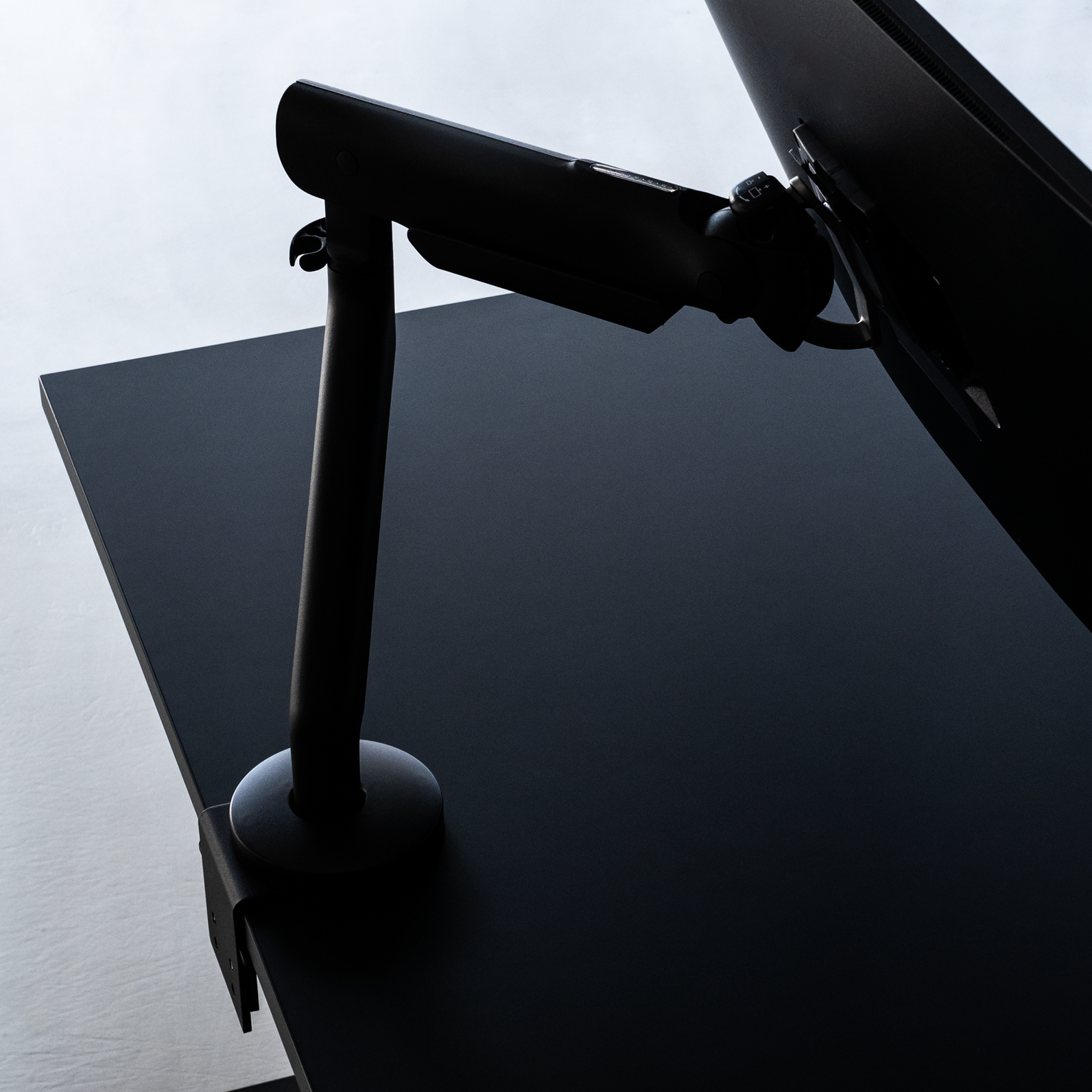 モジュール式電動昇降デスク METRO DARK / Standing - FlexiSpot E7