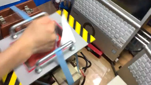 これじゃ実験中止できねえ！ エヴァの緊急停止スイッチを自作