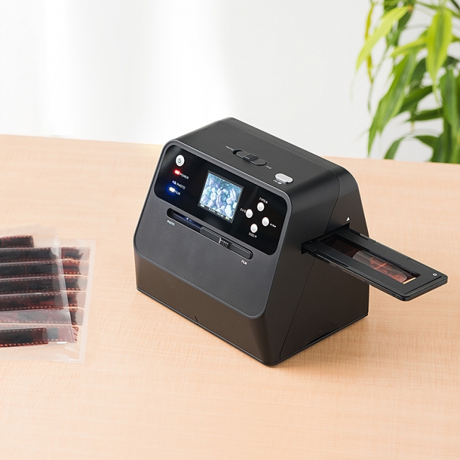 1台2役！フィルムも写真もデータ化できるフィルムスキャナーを4月17日