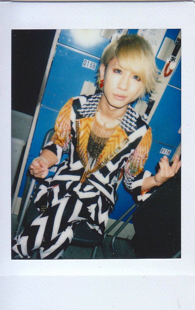 ex.LEZARD キズ 来夢 チェキ