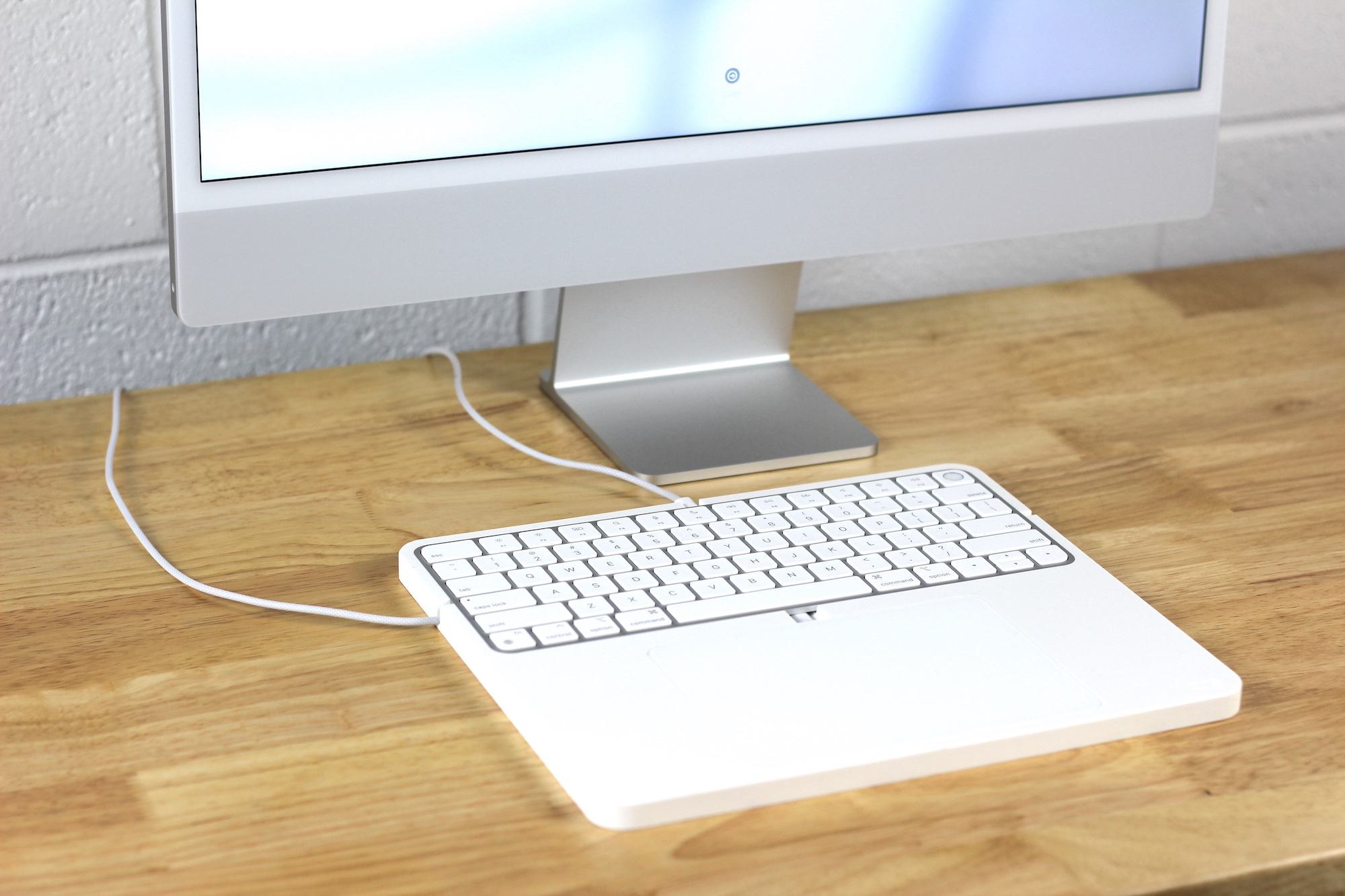 The tré 2 (white) | Stand for Apple Magic Trackpad and Touch ID